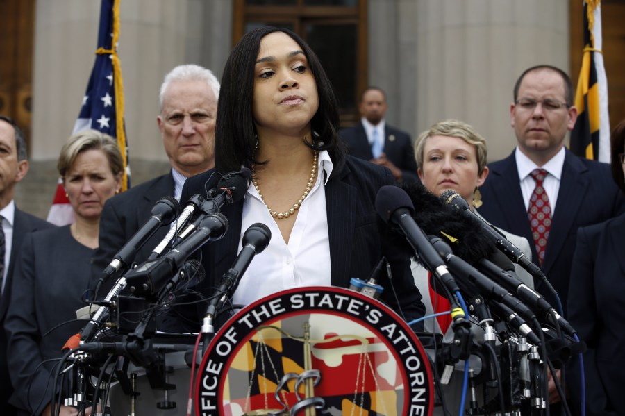 bal-marilyn-mosby-shows-tv-press-conference-to-inform-govern-20150501_152033