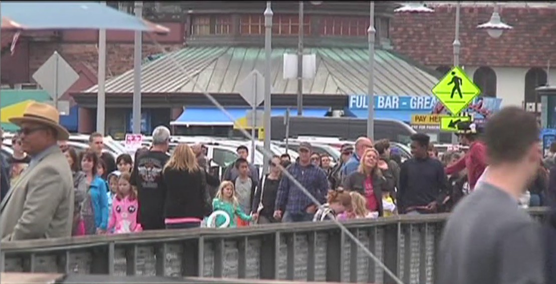 crowds sf embarcadero_190015