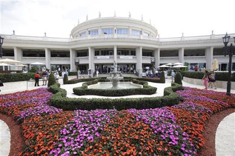 Trump National Doral Miami clubhouse_190504