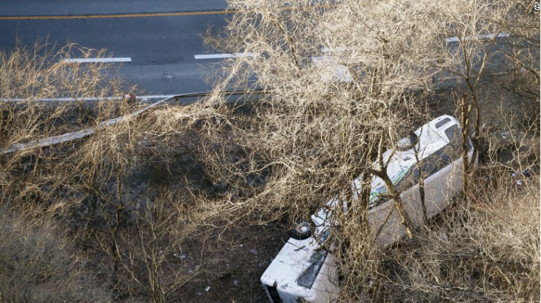 160115100829-japan-fatal-bus-crash-exlarge-169_297173