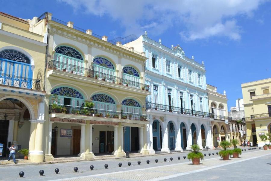 02_cuba-havana_old-square_plaza-vieja_316805