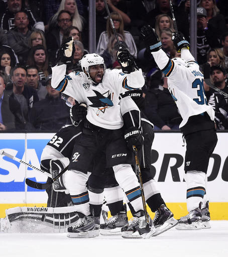 Joel Ward, Tomas Hertl_343384