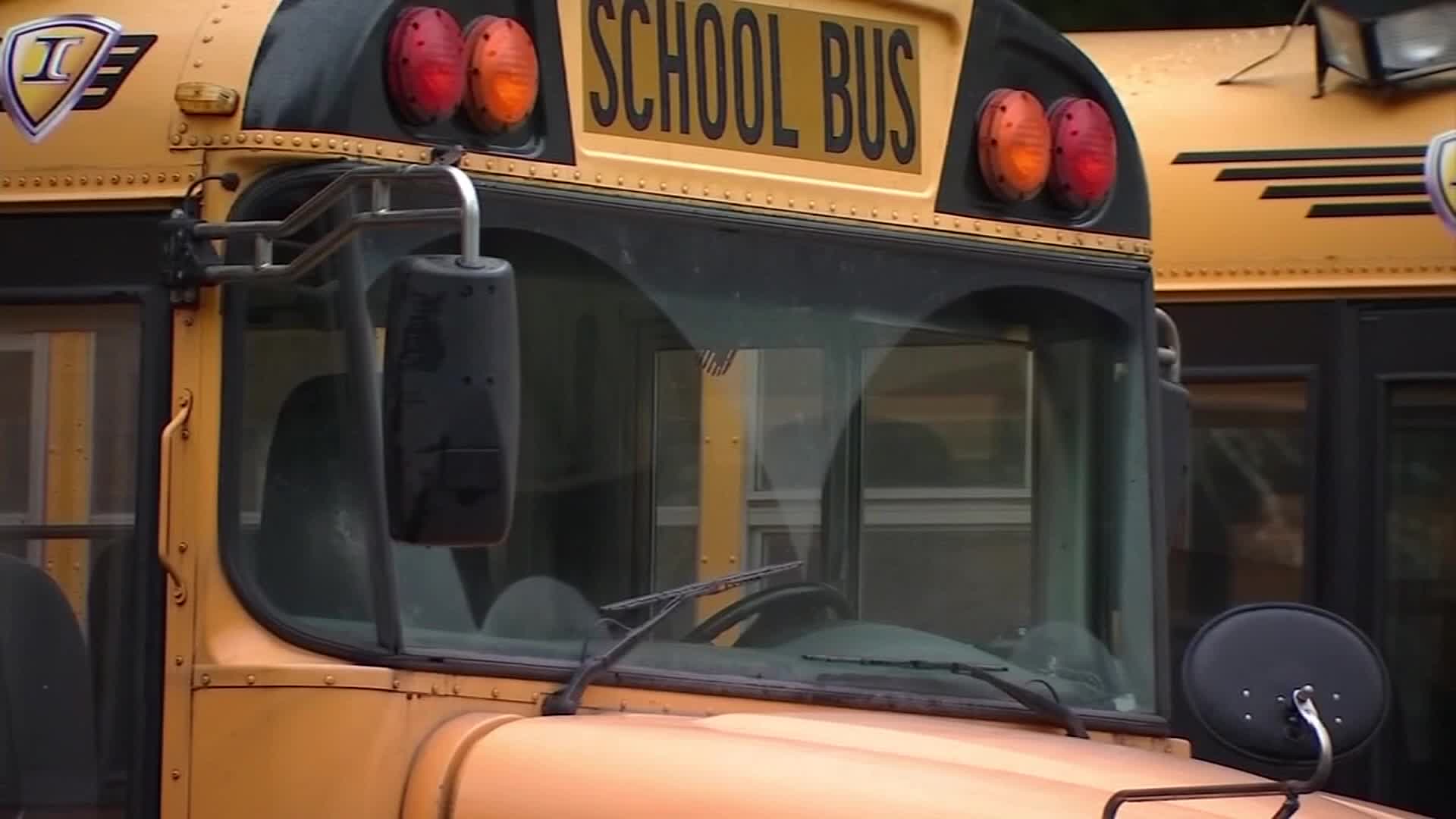 SCHOOL BUS_175805-873772846