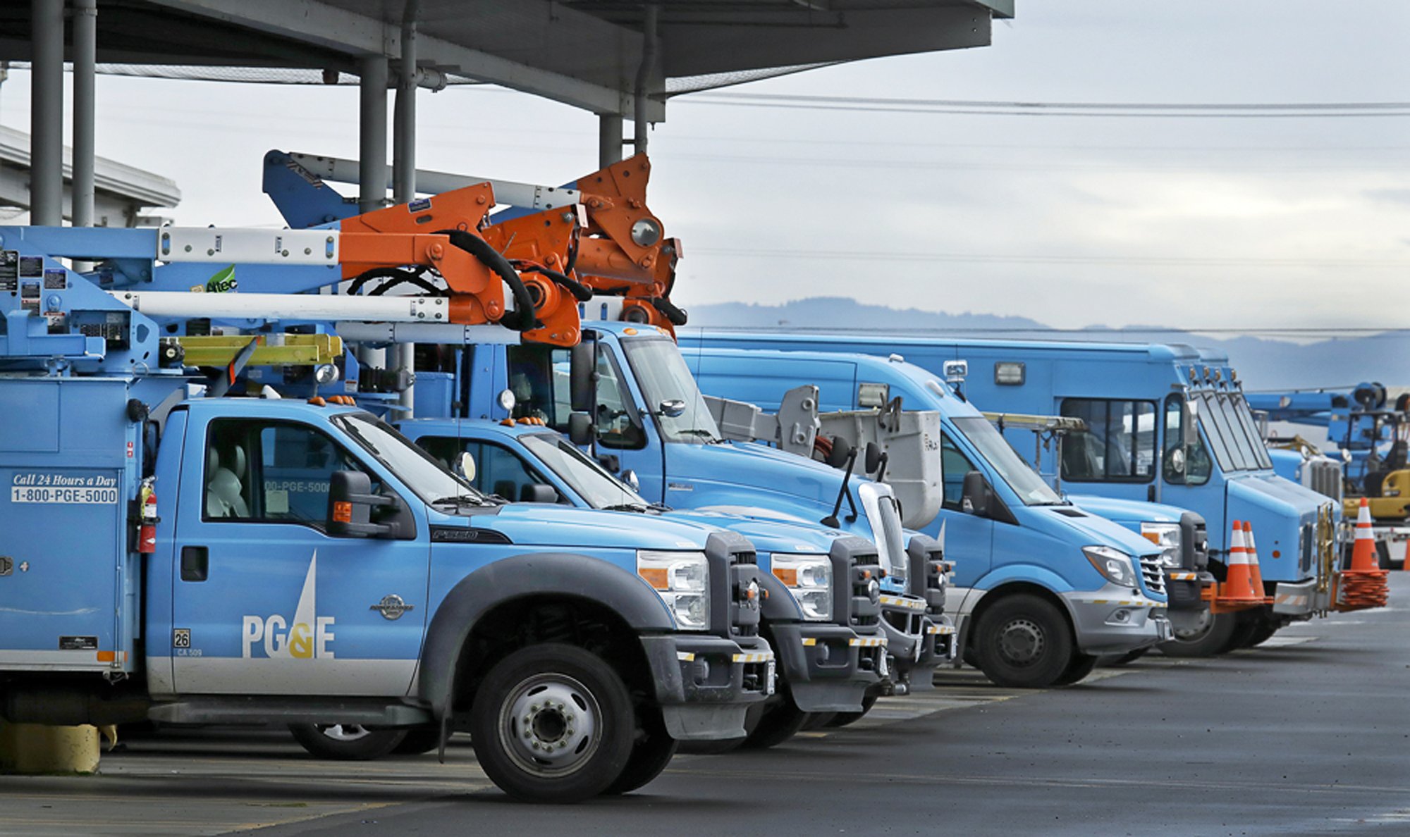 pg&e trucks_1548799407467.jpg.jpg