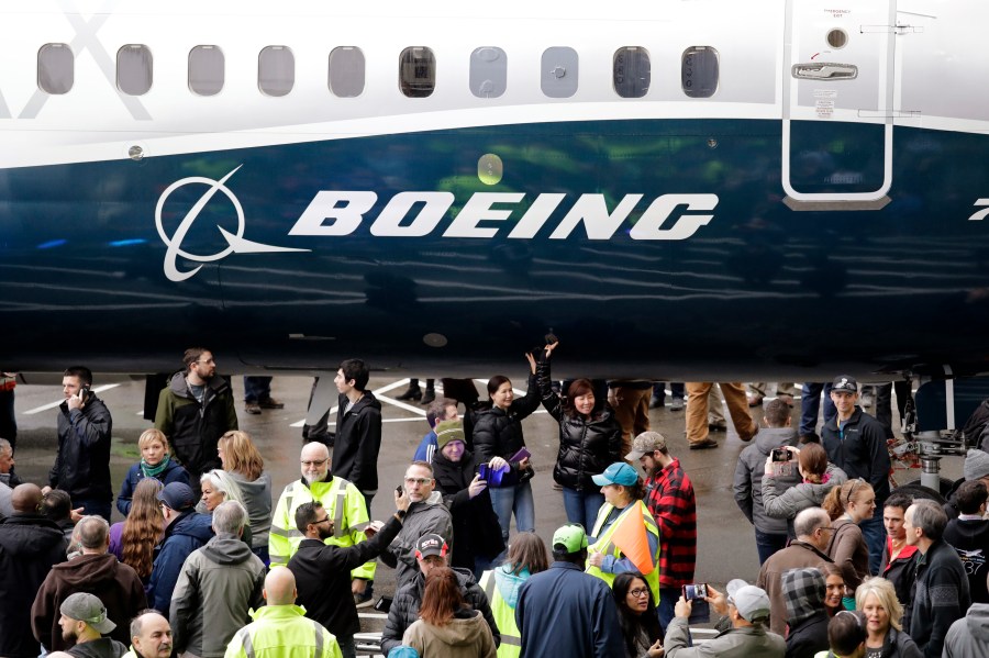 Earns_Boeing_97226-159532.jpg03666251