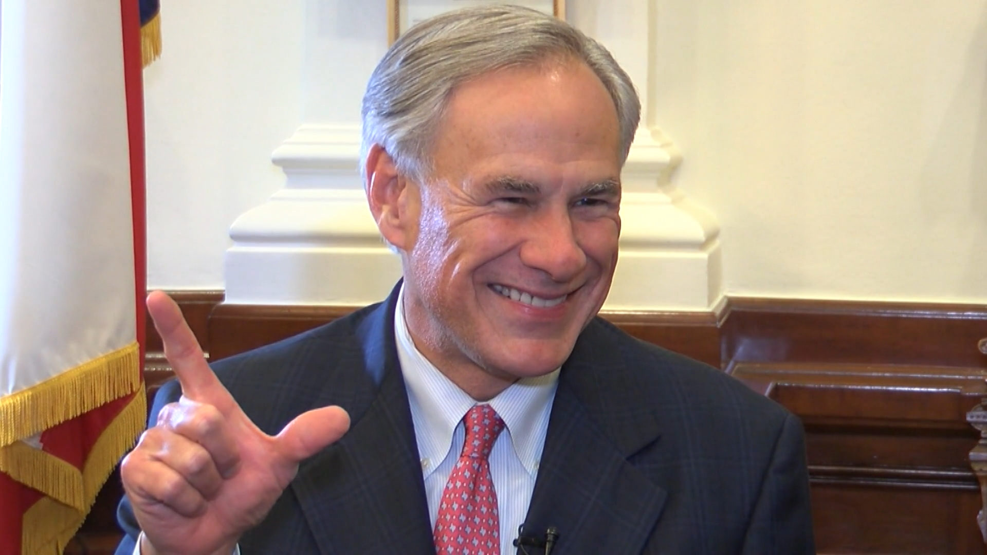 GOV GREG ABBOTT GUNS UP WRECK EM TEXAS TECH FINAL FOUR_1554409393162.jpg-846655081.jpg